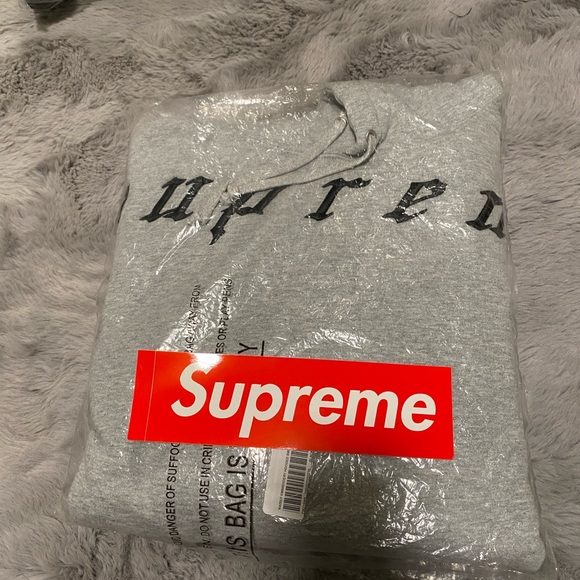 Supreme Embroidery - Picture 2 of 2